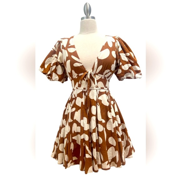 Elegant Brown and White Floral Mini Dress - Picture 1 of 7